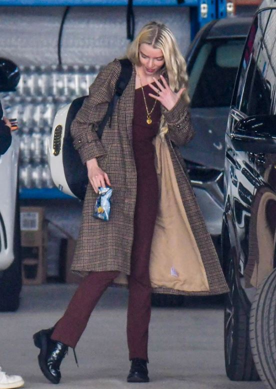 Anya Taylor-Joy spotted with a ring on that finger in Sydney, Australia